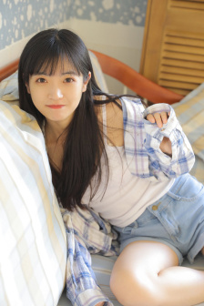 按在玻璃窗前C